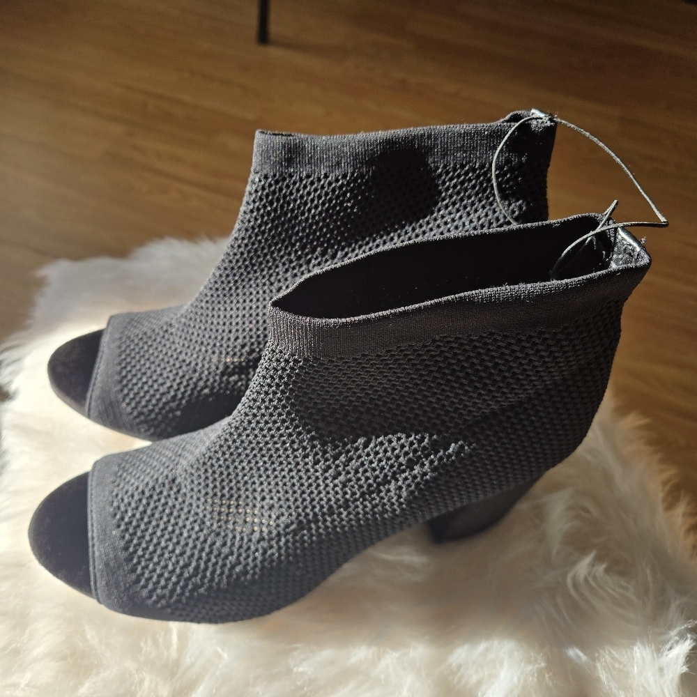 Seven Dials Booties size 9 1/2 Black